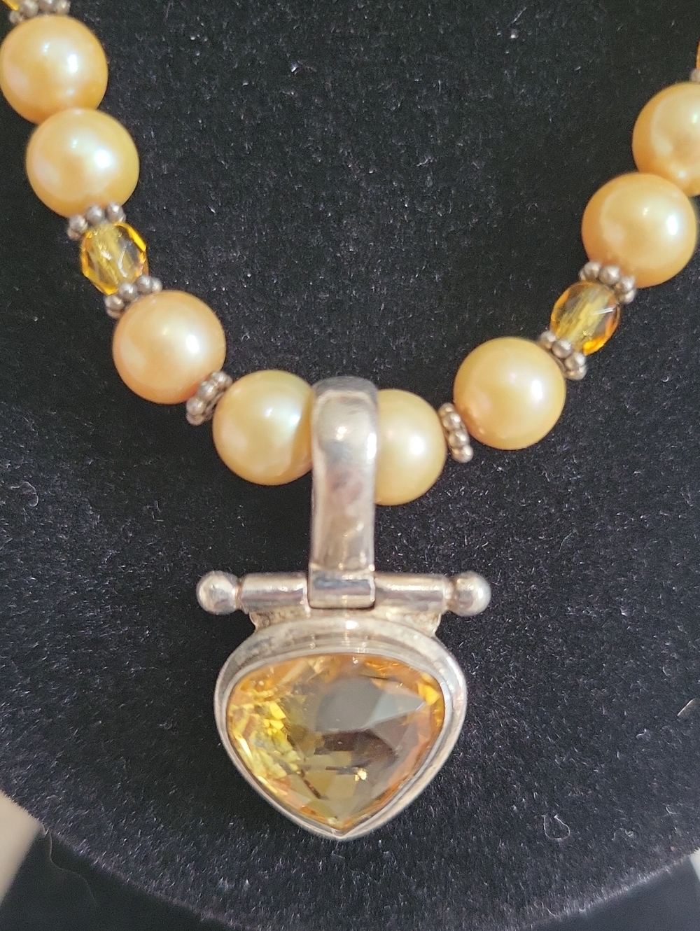 Vintage Genuine Pearl Necklace With A Large Golden Topaz Stone And Topaz Details - Picture 2 of 4